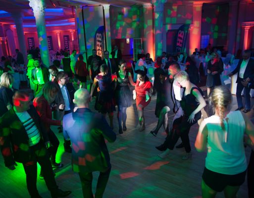 Zabawa taneczna na imprezie z okazji jubileuszu firmy.