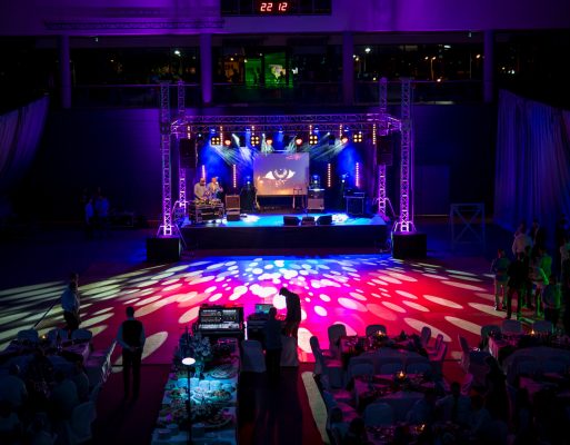 Scena zaaranżowana na potrzeby jubileuszu firmowego.