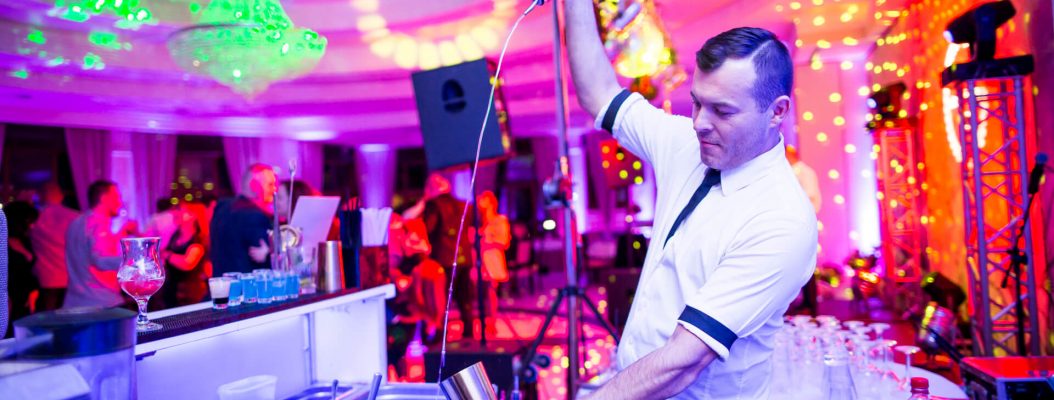 Pokaz barmański na prywatnym evencie jubileuszowym.